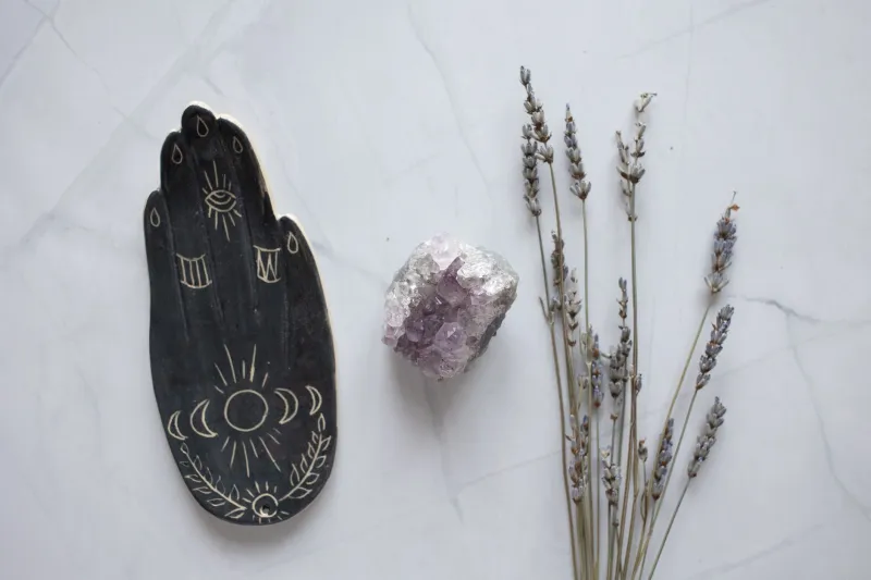 Your Hormones and the Moon: A Phase-by-Phase Guide to Feeling More Balanced All Month Long